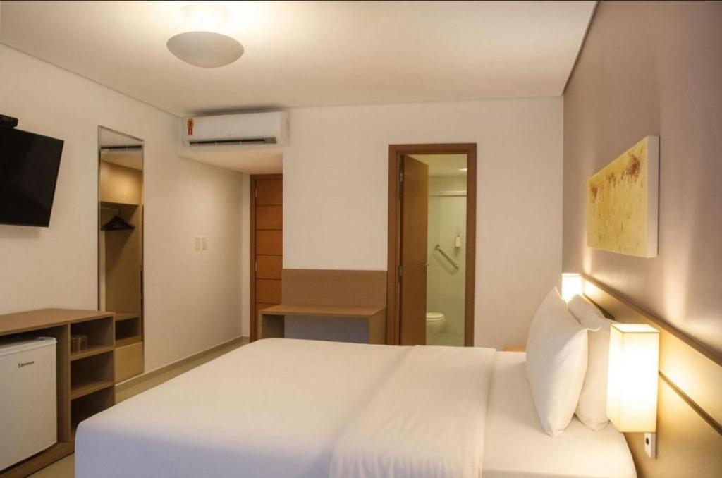 Postel nebo postele na pokoji v ubytování Flat em Hotel