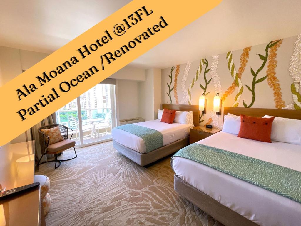 Postel nebo postele na pokoji v ubytování Ala Moana Hotel 13th FL Partial Ocean View