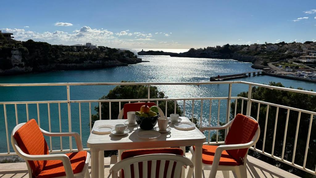 a table and chairs on a balcony with a view of the water at Vistamar Porto Cristo in Porto Cristo