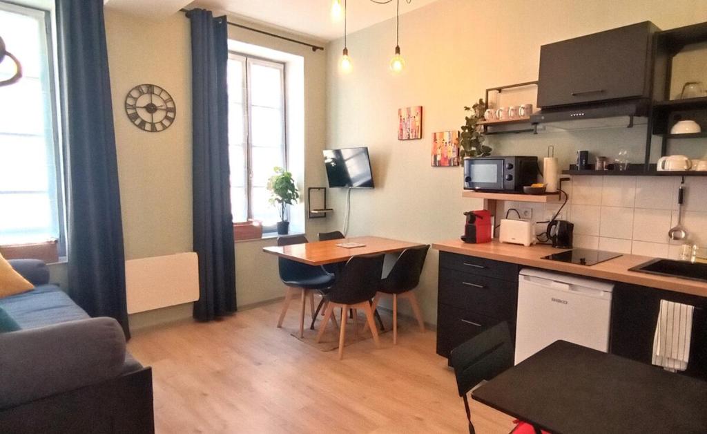 Η κουζίνα ή μικρή κουζίνα στο Appartement proche Cathédrale