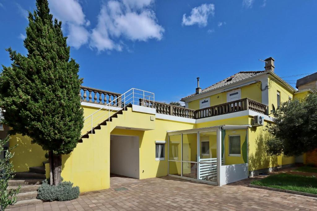 Apartments with parking space Senj - 21500