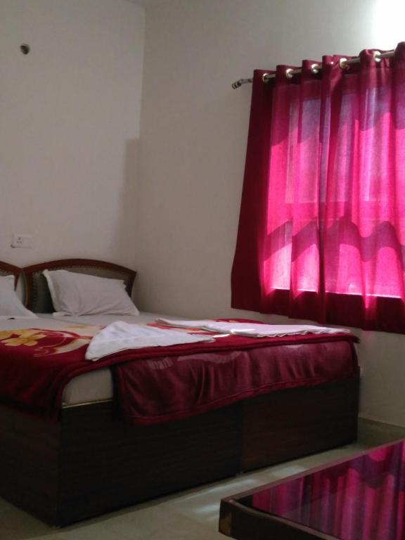 Postel nebo postele na pokoji v ubytování Rama Guest House