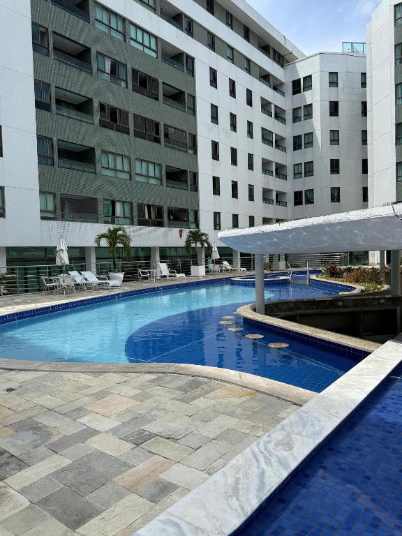 a large swimming pool in front of a building at Luxor Tambau 211 by Viva Hospedagens in Tambaú