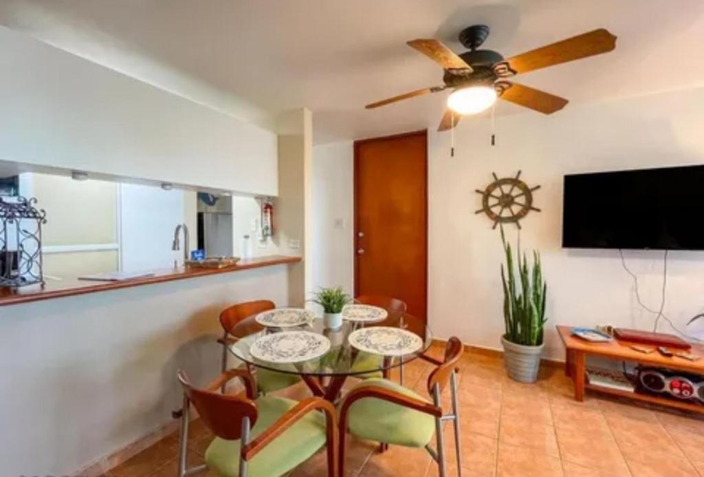 Un televizor și/sau centru de divertisment la Azul Serenity Cove