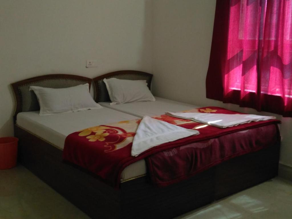 Postel nebo postele na pokoji v ubytování Rama Guest House