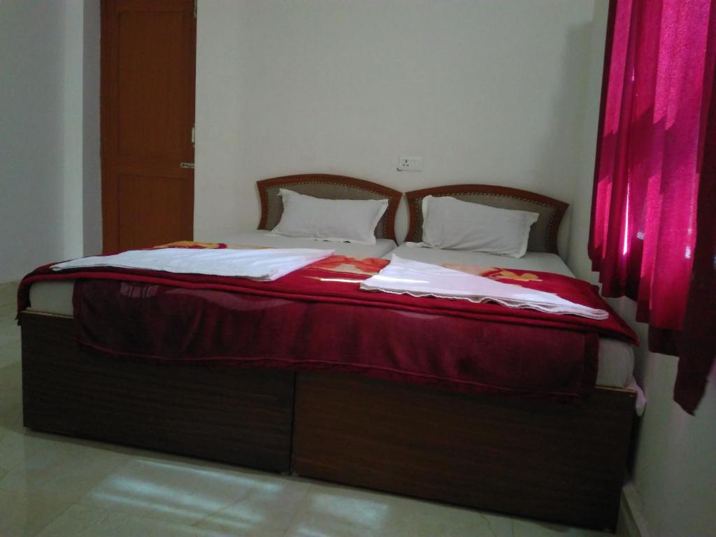 Postel nebo postele na pokoji v ubytování Rama Guest House