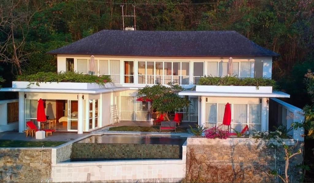 Το κτήριο όπου στεγάζεται  η βίλα