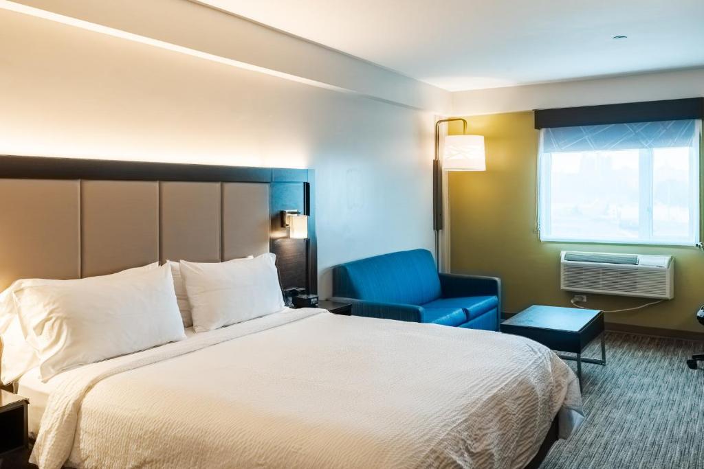 Holiday Inn Express Maspeth, an IHG Hotel - 
