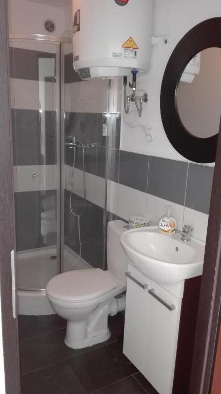 Koupelna v ubytování Pokoje Typu Studio Sosnowiec
