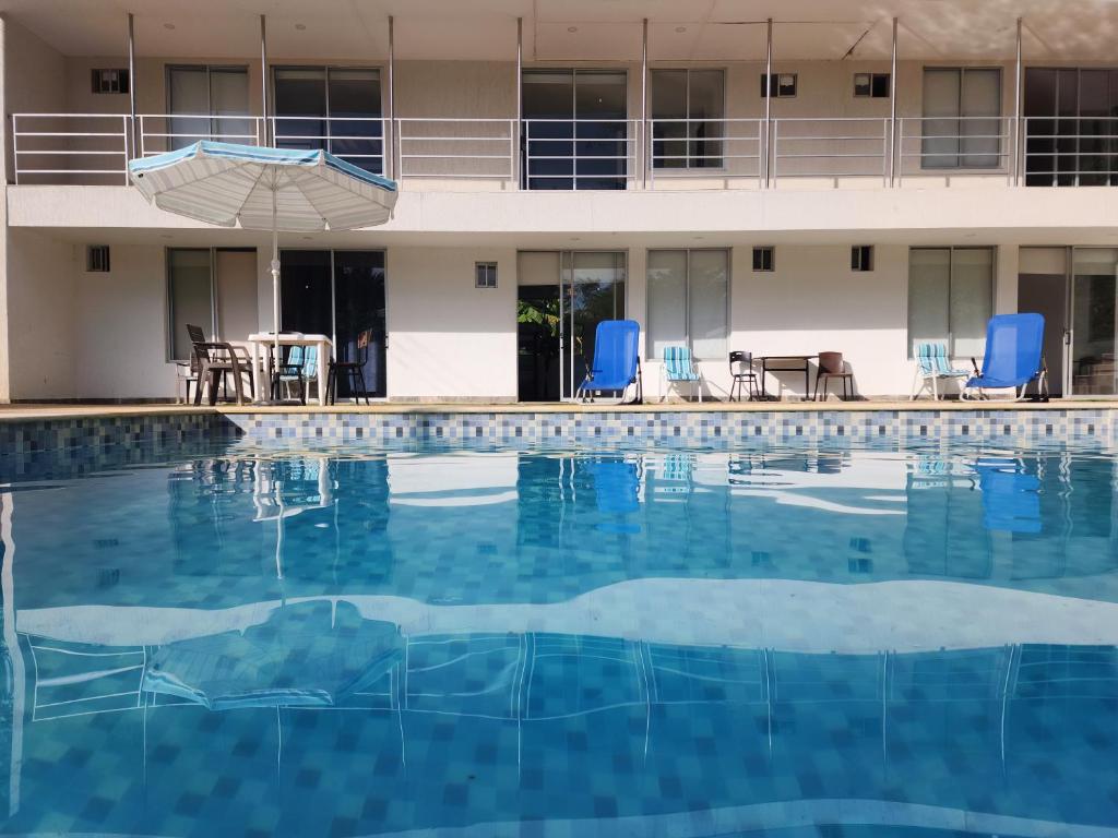 Piscina de la sau aproape de Canela Melgar-Vda-Bombote