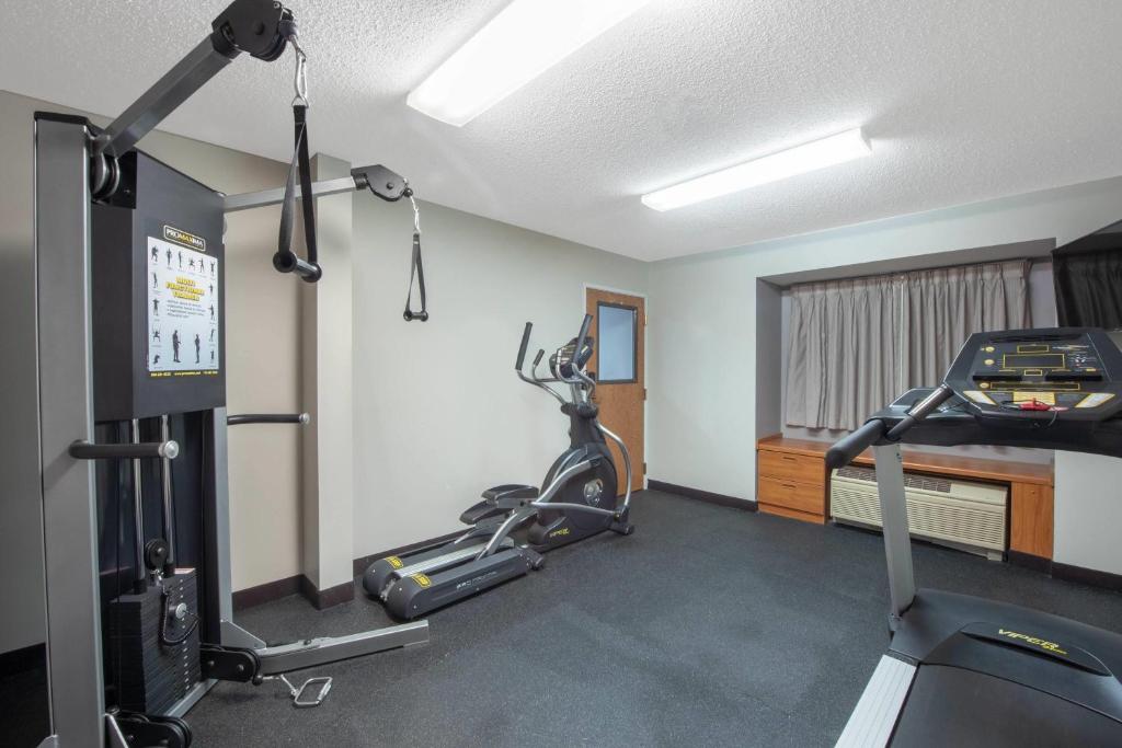 Microtel Inn & Suites by Wyndham Springfield photo