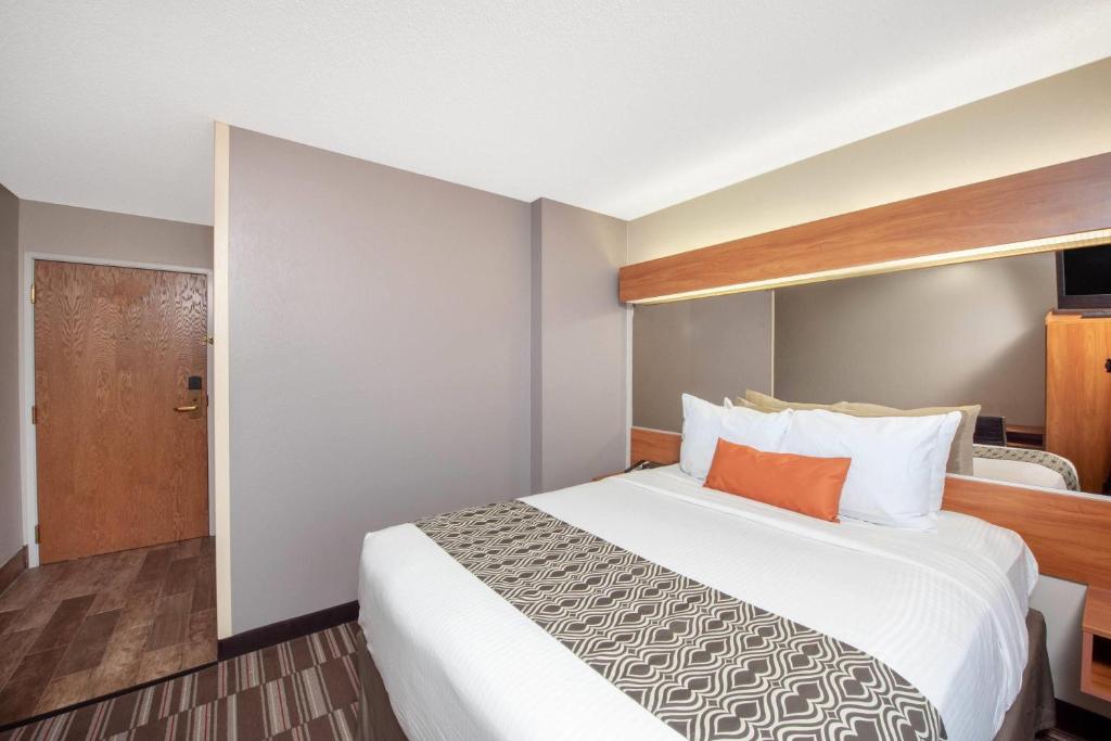 Microtel Inn & Suites by Wyndham Springfield photo