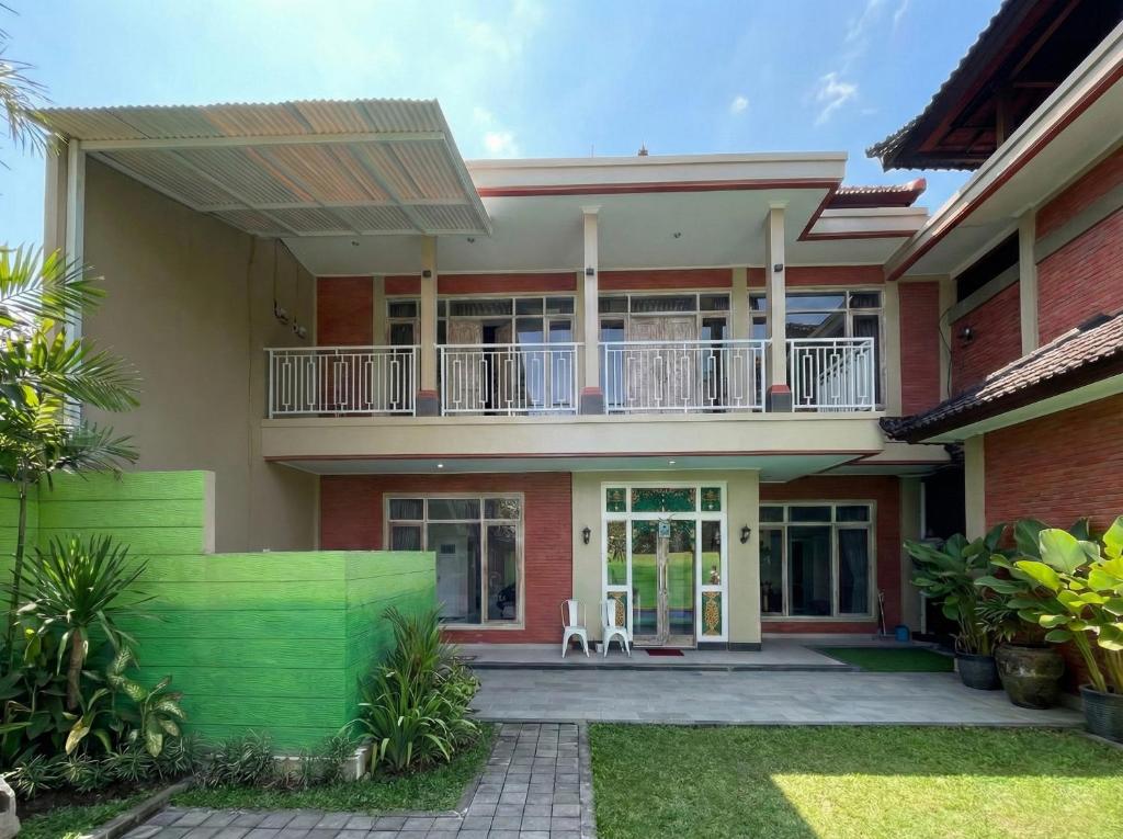 a house with a balcony and a patio at The Lavana Kubu Be Long Sanur in Sanur