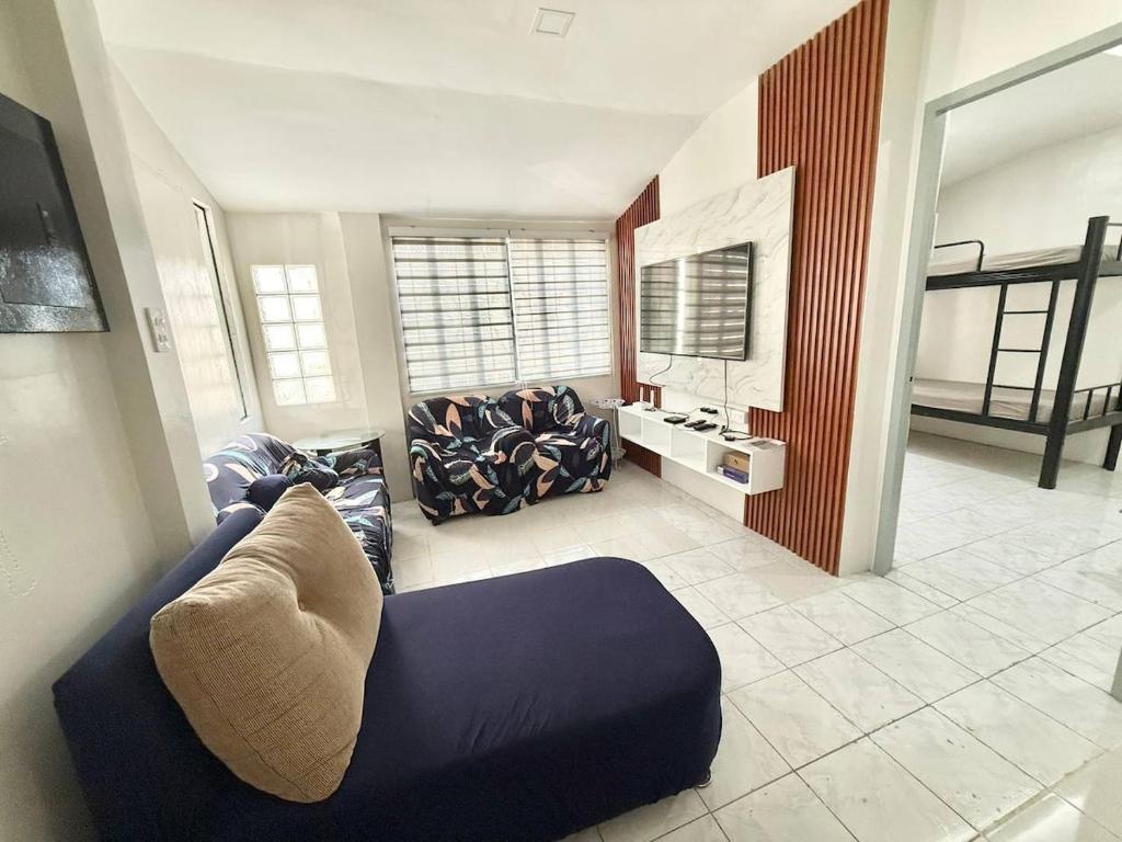 Χώρος καθιστικού στο The Happy Home HQ