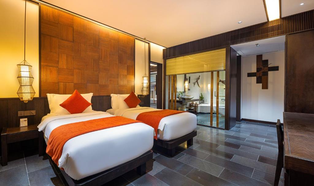 Family Suite 2-Bedroom Sea View with Children Themed Room