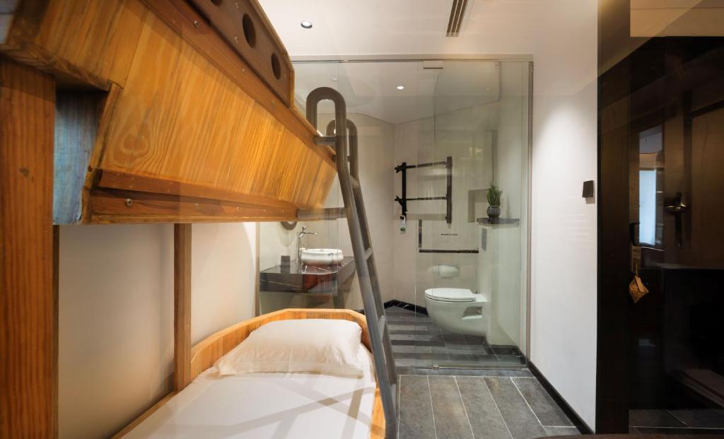 Family Suite 2-Bedroom Sea View with Children Themed Room