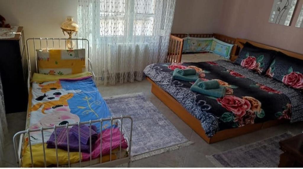 Ένα ή περισσότερα κρεβάτια σε δωμάτιο στο Eleni's GuestHouse