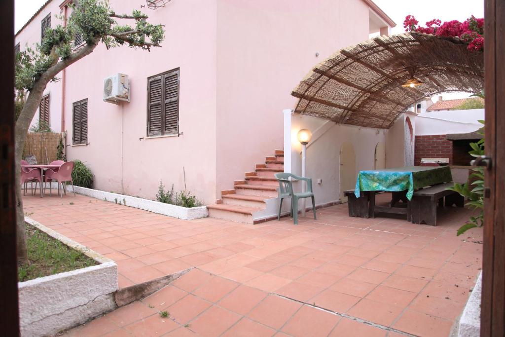 Casa Bouganville a Calasetta - Spazioso appartamento vista mare