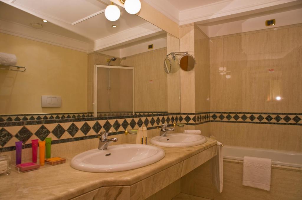 Koupelna v ubytování Hotel Roma Aurelia Antica