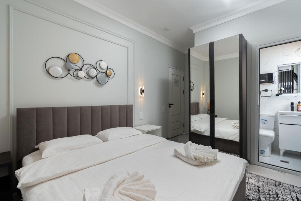 Postel nebo postele na pokoji v ubytování Istanbul Hotel Tashkent