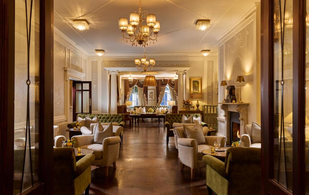 Posezení v ubytování Buswells Hotel