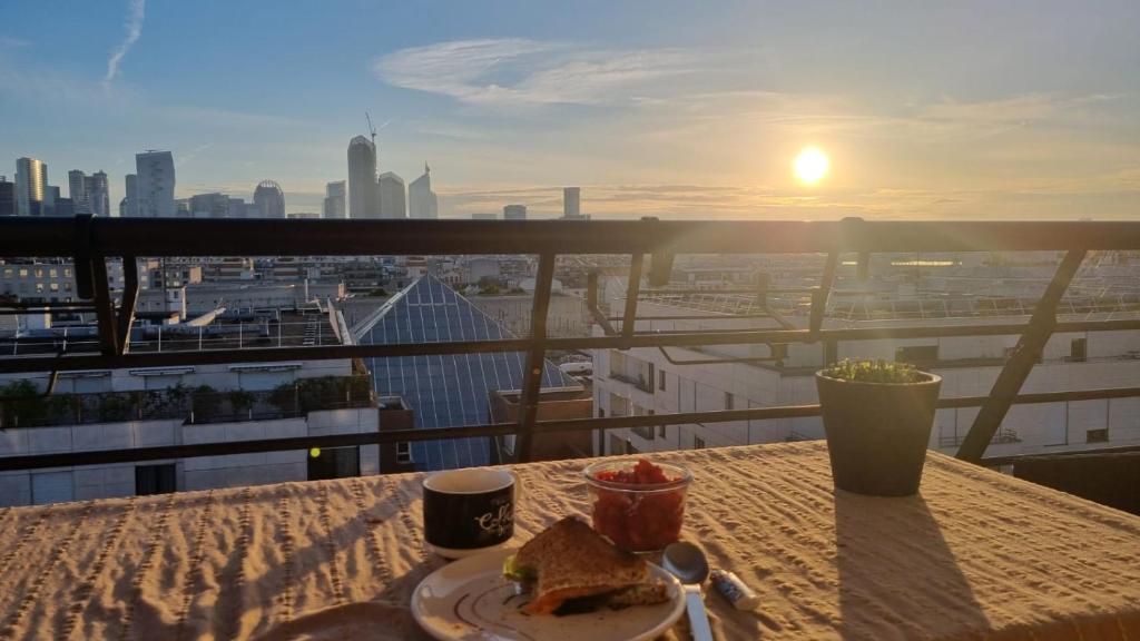Un balcon sau o terasă la Special View Paris & La Défense