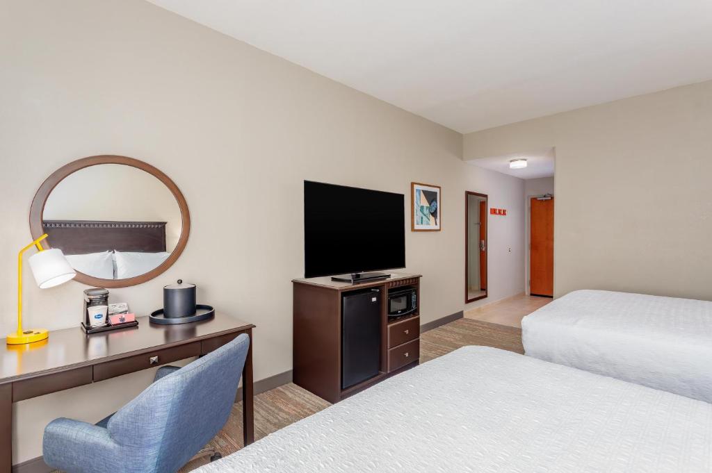 Hampton Inn and Suites Parkersburg Downtown - Chambre Queen Avec 2 Lits Queen-Size (4 Adultes)