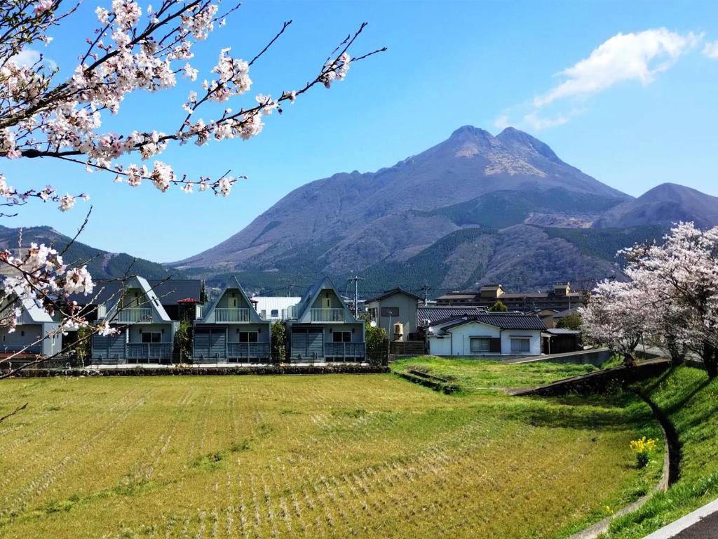 a view of a village with mountains in the background at Yufuin Onsen 8A1 Yaeichi in Yufu