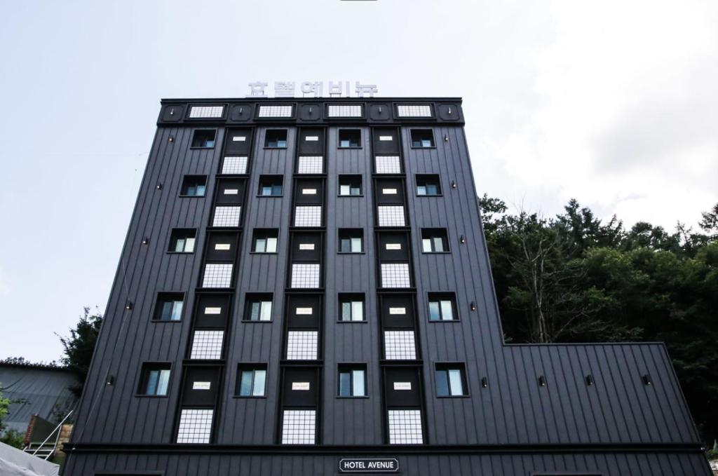 El edificio en el que está el hotel