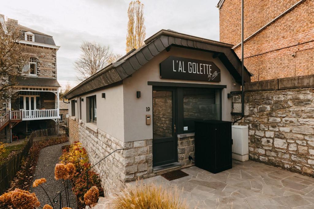 a building with a sign that reads la coffee at L'Al-Golette by Curtis in Mellet