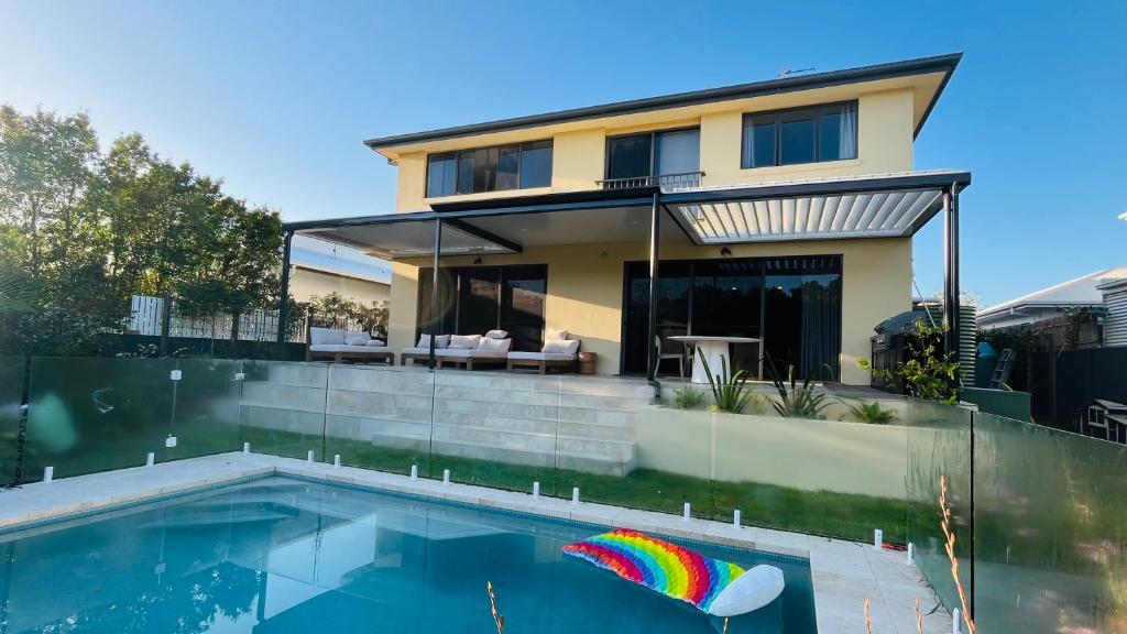 Πισίνα στο ή κοντά στο Serenity at Salt - Beachside Beauty by uHoliday