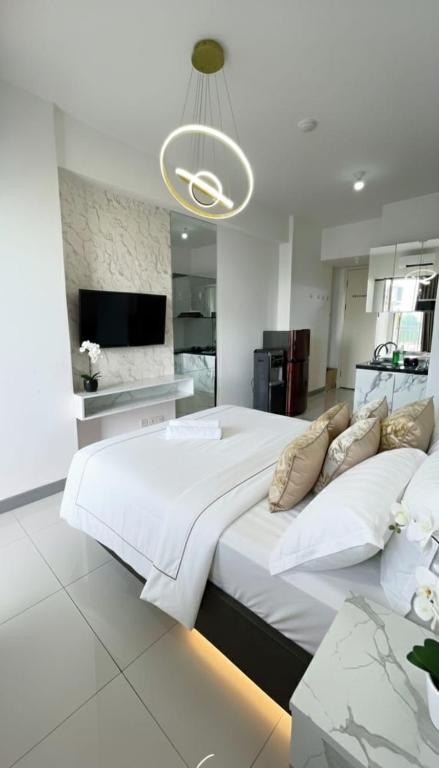 Giường trong phòng chung tại Luxury anderson Benson Pakuwon mall PTC