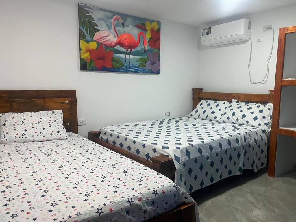 Ένα ή περισσότερα κρεβάτια σε δωμάτιο στο hostal hombre de geurra