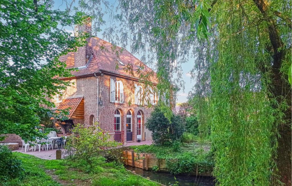 an old brick house sitting on the side of a river at 3 Bedroom Beautiful Home In Renty in Renty