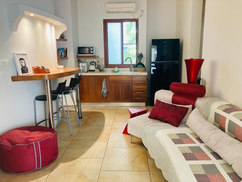 Η κουζίνα ή μικρή κουζίνα στο Elinor's Secret Suite