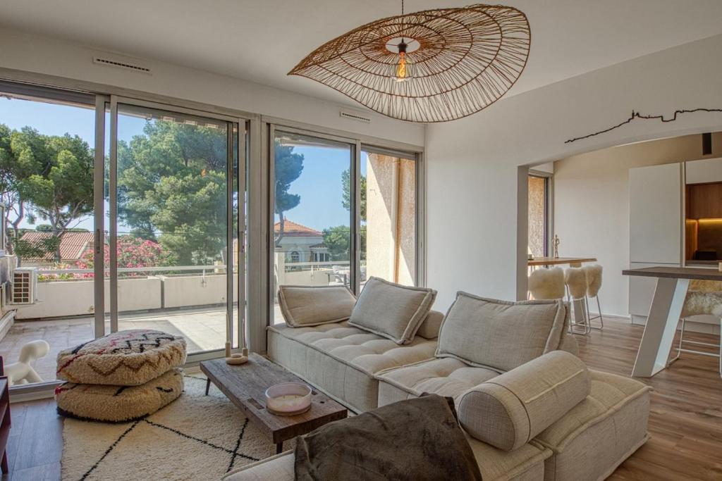 Χώρος καθιστικού στο Au petit cocon Carryen