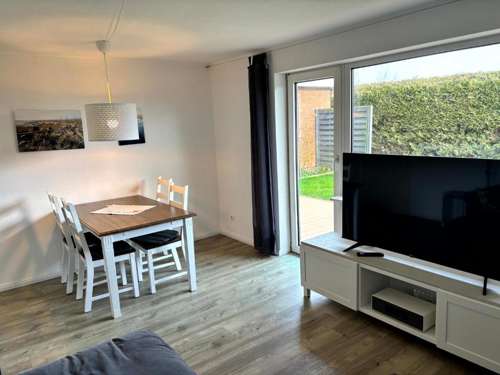 Телевизор и/или развлекательный центр в Ferienwohnung Krabbe am Wattenmeer