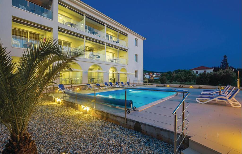 Hồ bơi trong/gần Stunning Apartment In Punat With Wifi