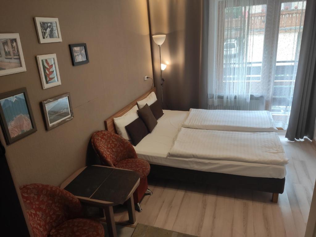 Кровать или кровати в номере BLISKO DEPTAKA - Apartamenty i Pokoje