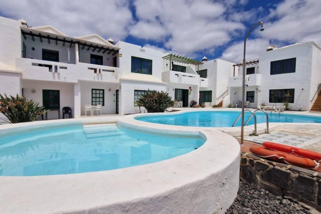 Bazén v ubytování Lukite House nebo v jeho okolí