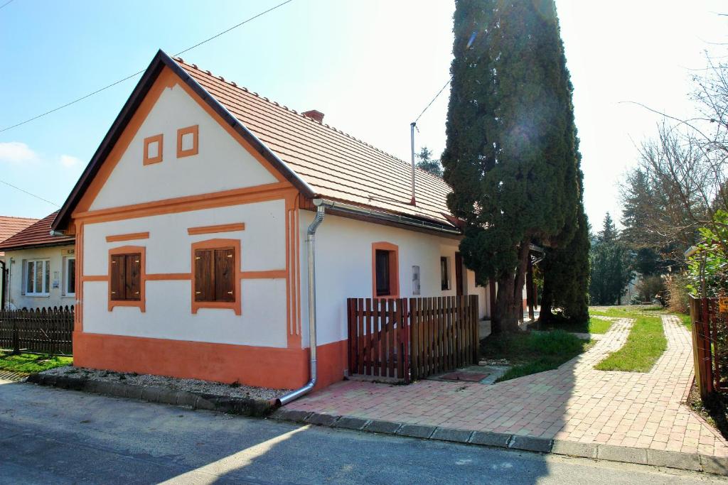 Budynek, w którym mieści się dom wakacyjny