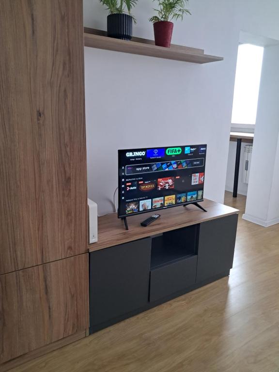 Μια τηλεόραση ή/και κέντρο ψυχαγωγίας στο KAWALERKA 28M SALON Z KUCHNIĄ CENTRUM NOWY SĄCZ Faktura VAT