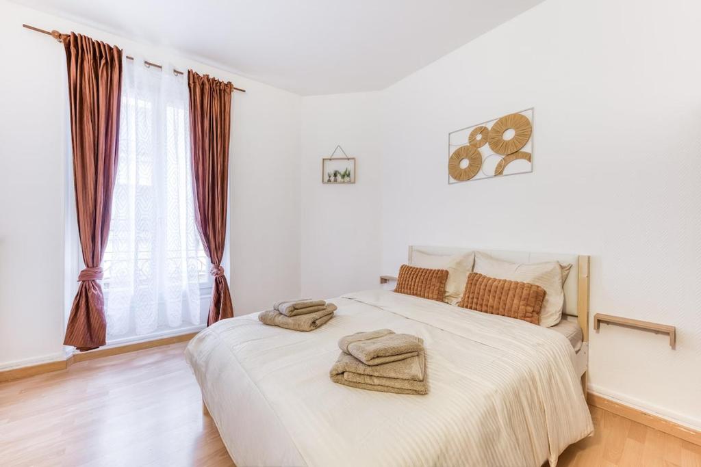 Ένα ή περισσότερα κρεβάτια σε δωμάτιο στο Charmant T3 en bord de marne, centre ville proche Disneyland & Paris