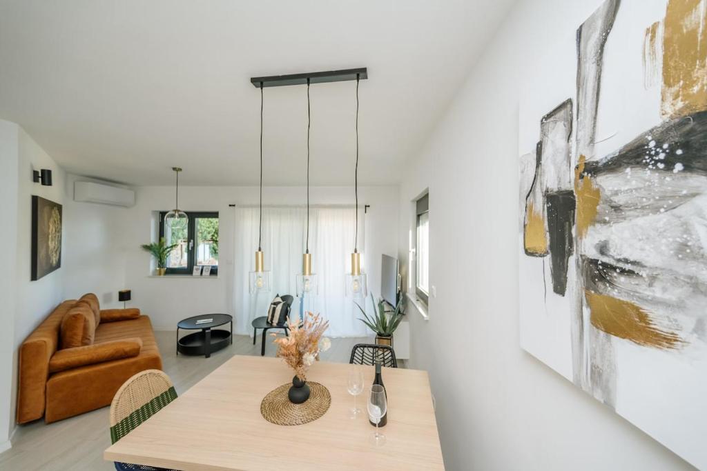 LuxStay Apartments APT1 - Private Parking, Terrace