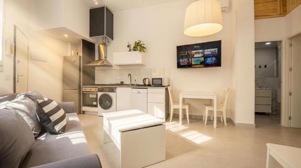 Luxury and sunny 2BR apartment Premium Spot