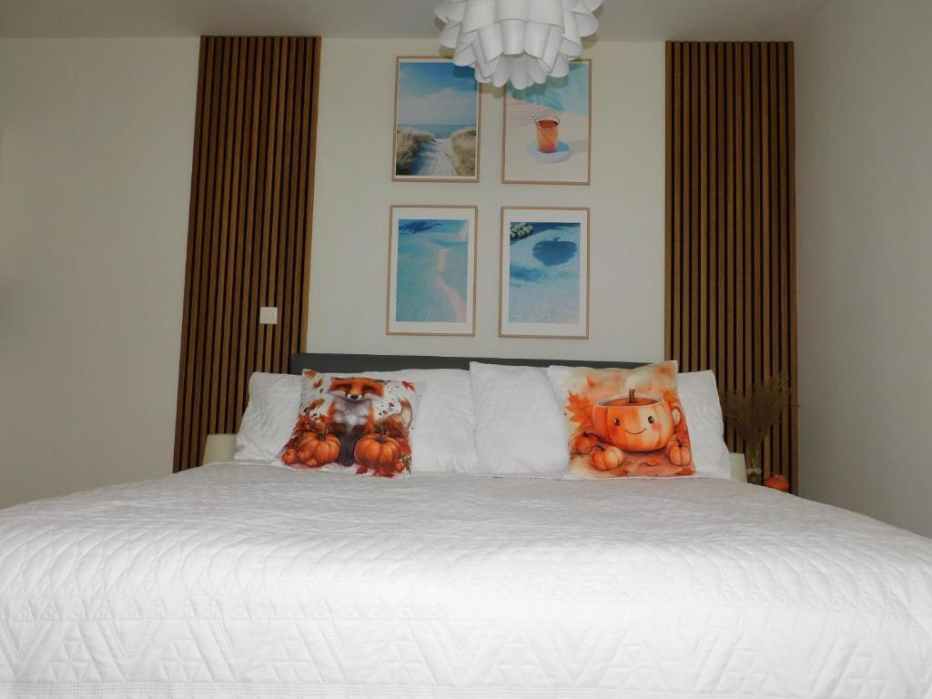 Postel nebo postele na pokoji v ubytování Aloha Apartman Sopron