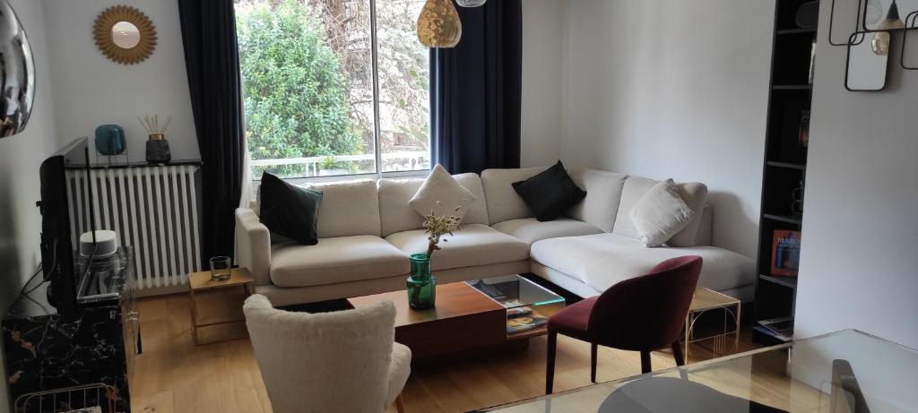 Appartement moderne rénové centre ville, PARKING privé