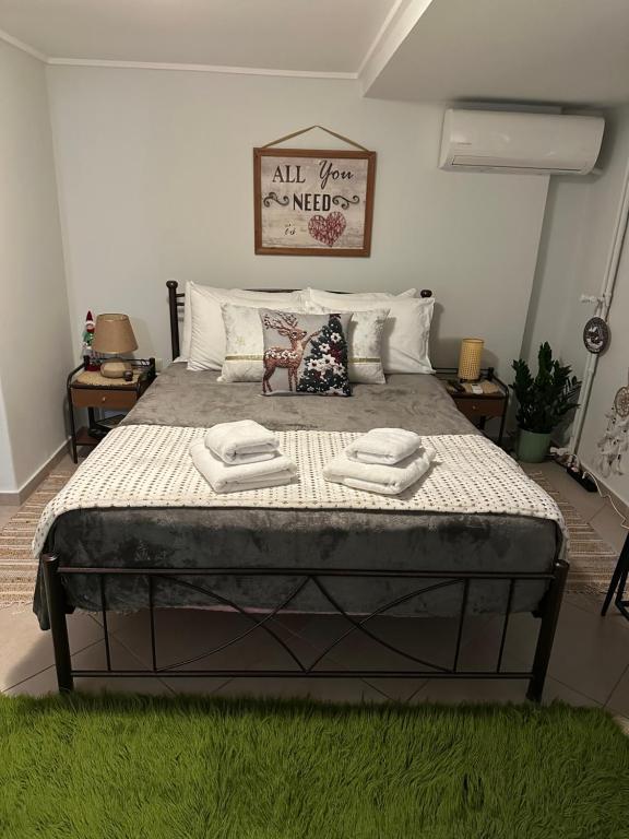 Ένα ή περισσότερα κρεβάτια σε δωμάτιο στο Adrianas Central Stay