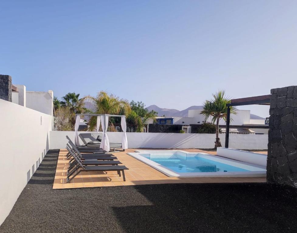 Swimmingpoolen hos eller tæt på Villa Esperanza by Villalia