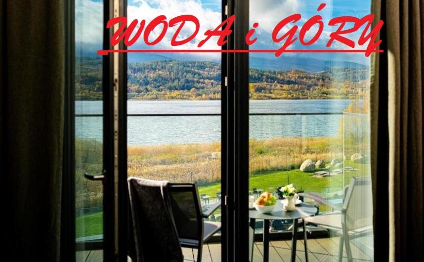 a room with a window with a view of a lake at Woda i góry - studio z widokiem na góry i zalew in Sosnówka